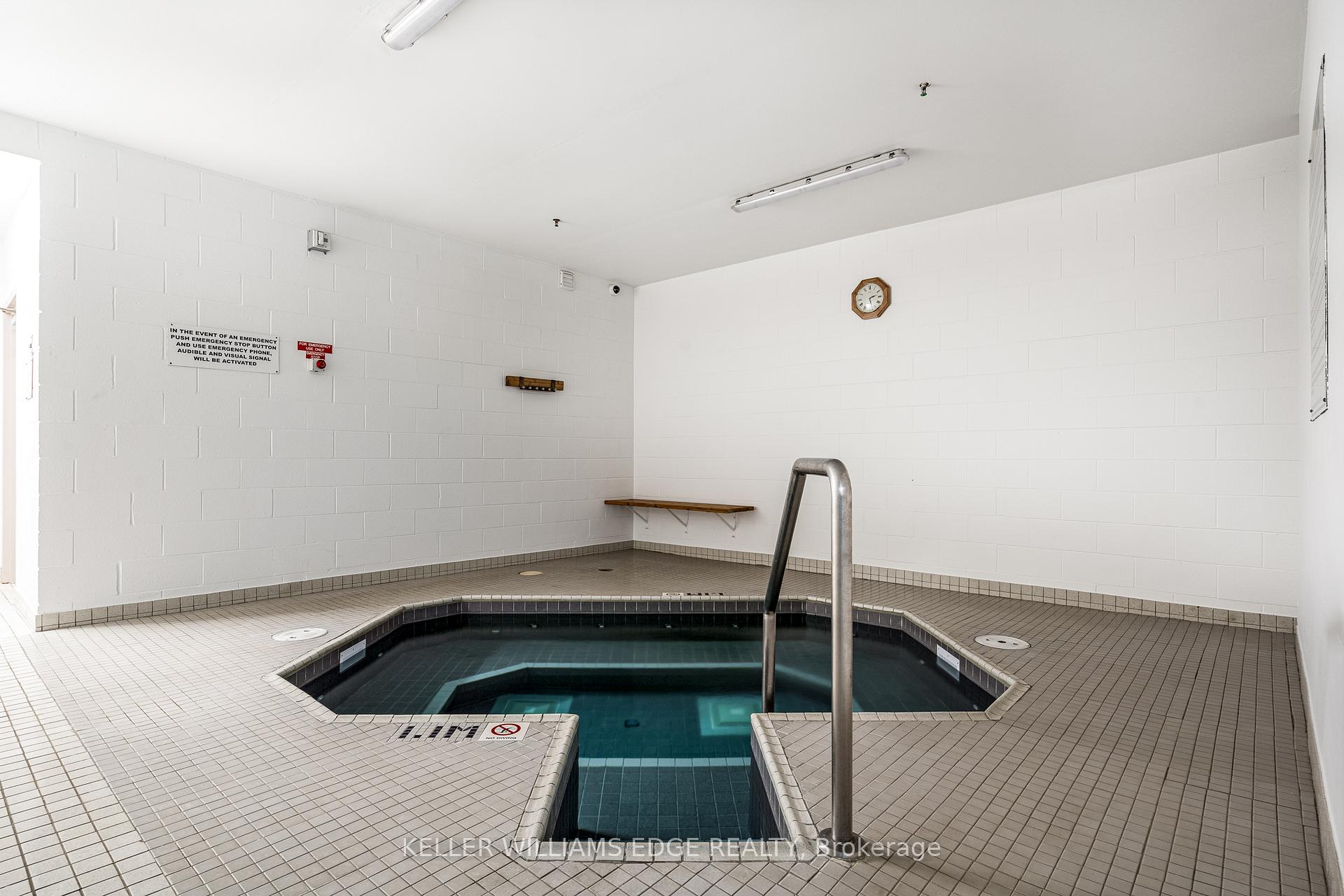 2 Bedrooms Condo at 5090 Pinedale, Burlington For sale