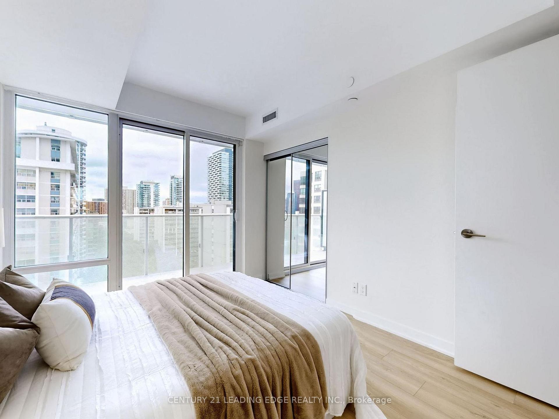 3 Bedrooms Condo at 501 Yonge, Toronto For sale