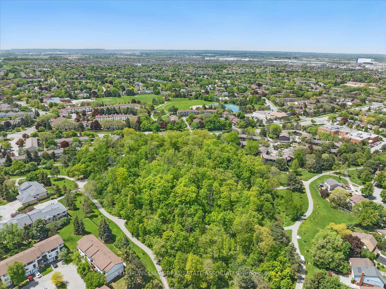 3 Bedrooms Condo at 2701 Aquitaine, Mississauga For sale