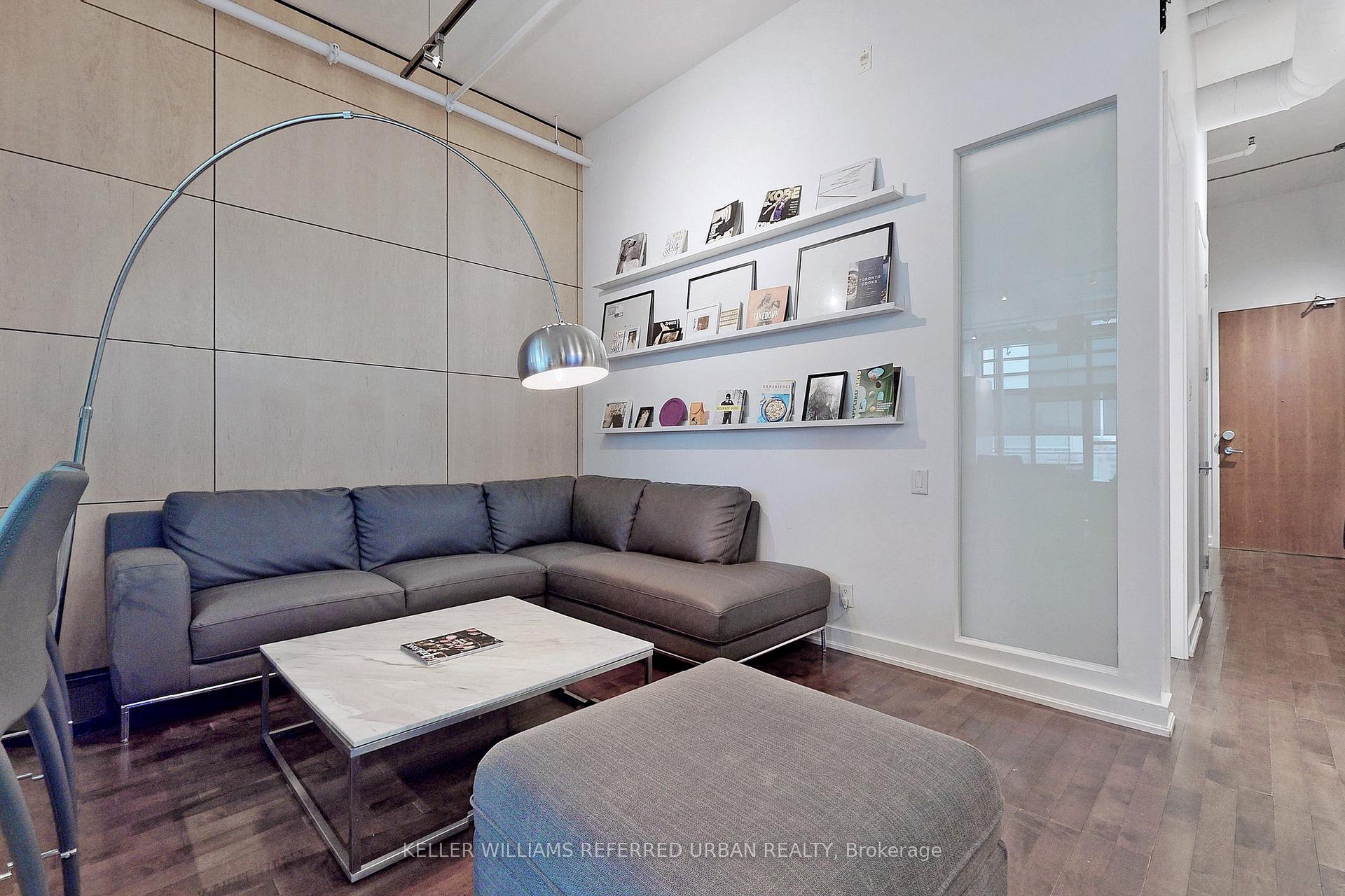 2 Bedrooms Condo at 43 Hanna, Toronto For sale