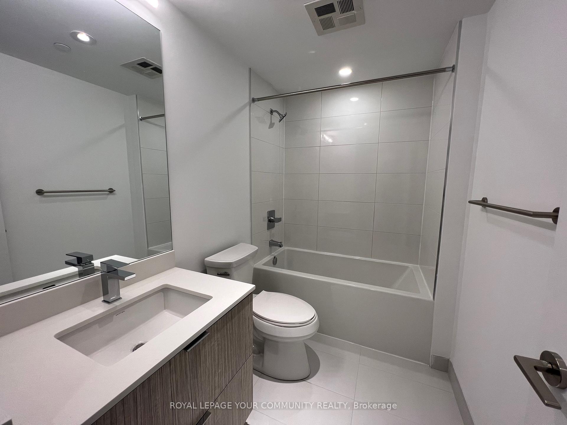 2 Bedrooms Condo at 395 Bloor,  Toronto For sale