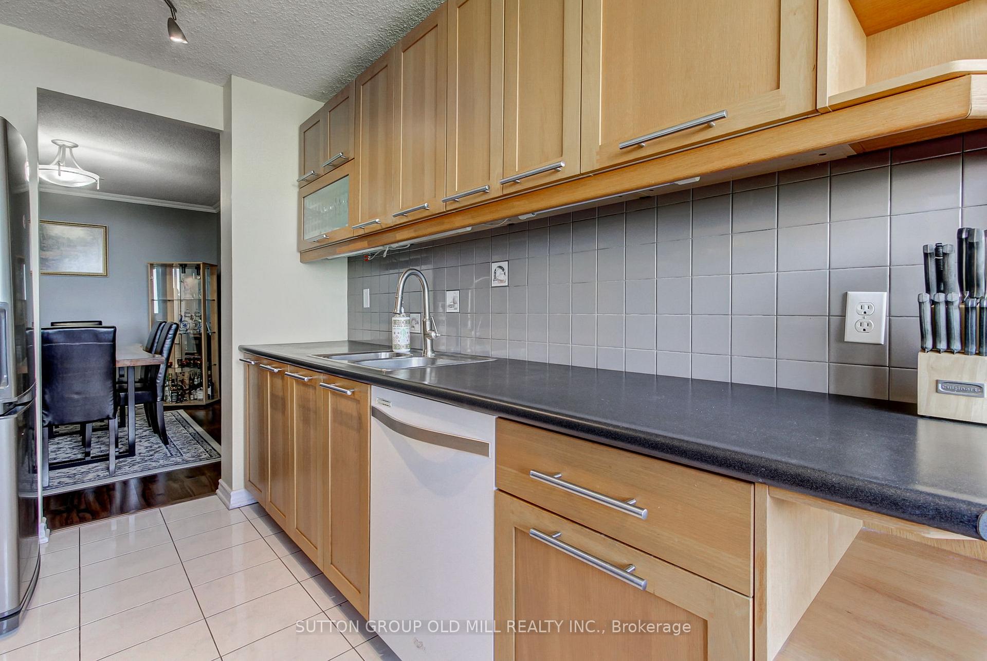 3 Bedrooms Condo at 133 Torresdale, Toronto For sale