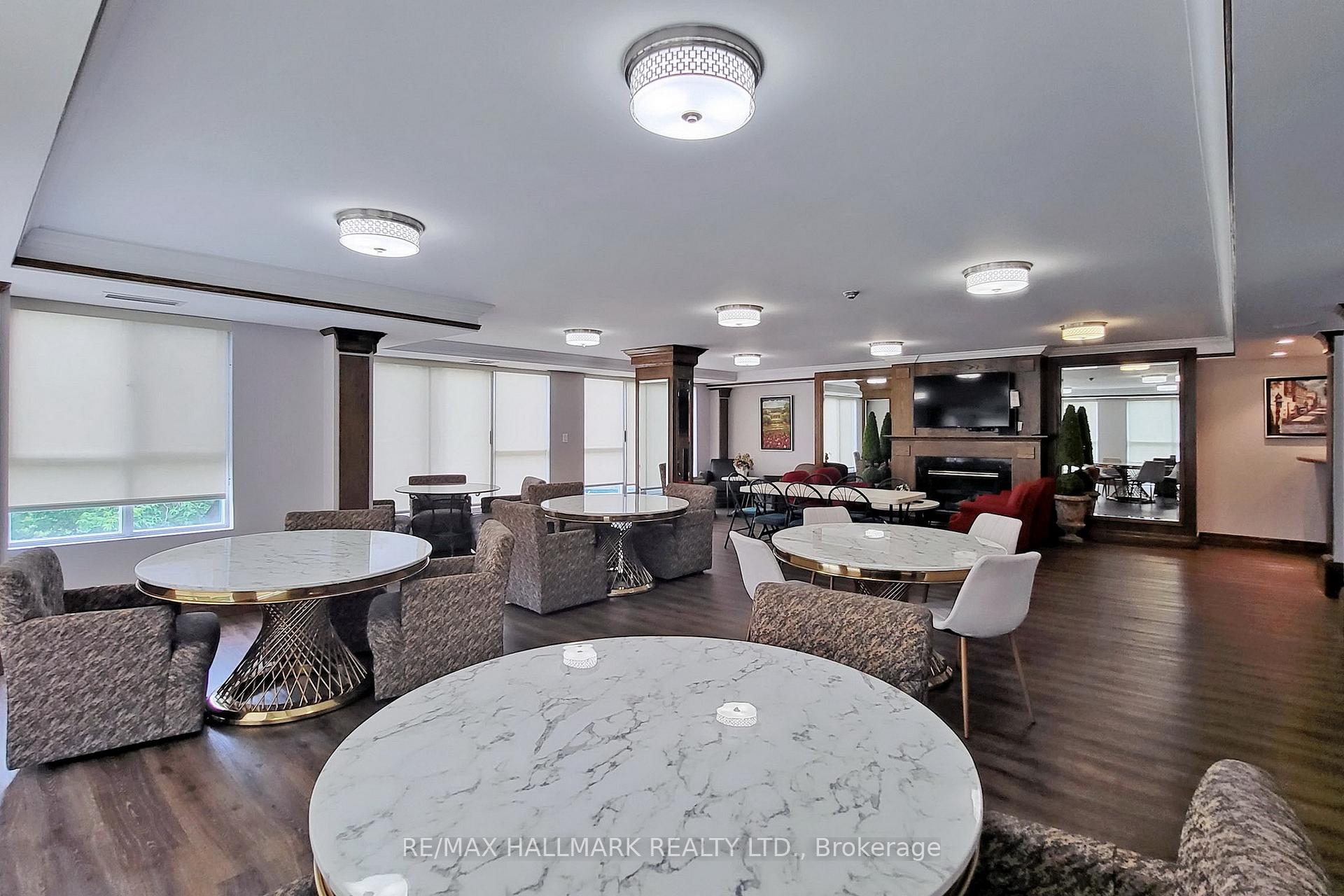 3 Bedrooms Condo at 121 Woodbridge, Vaughan For sale