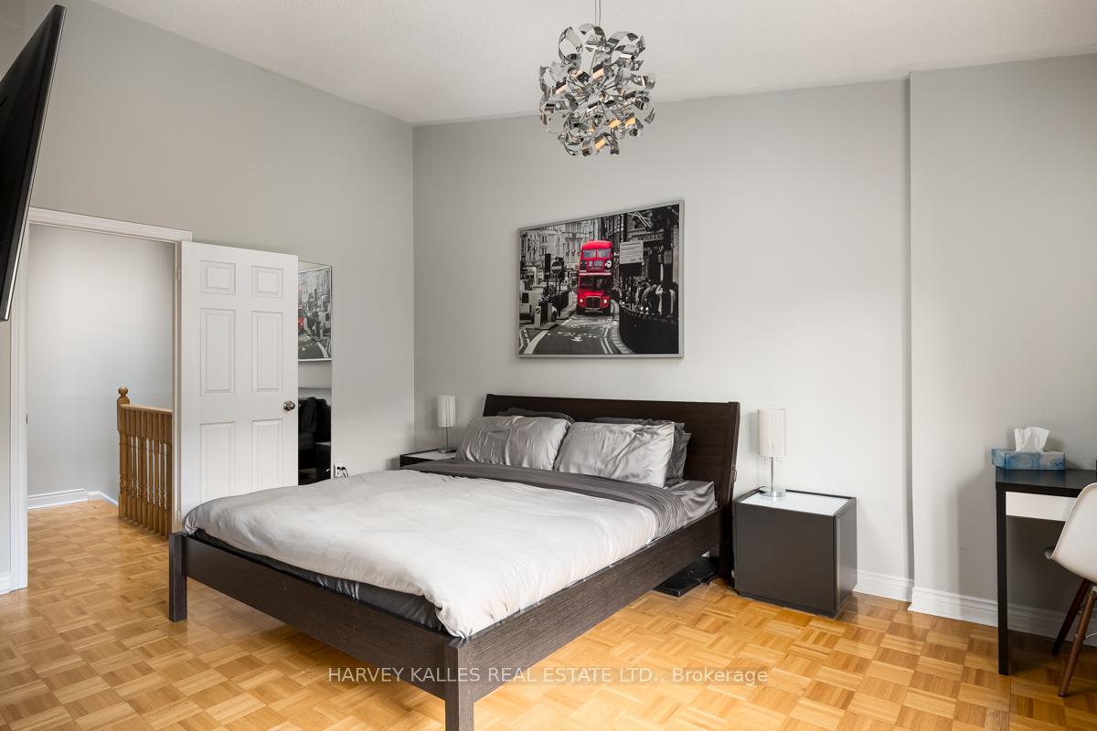 18 Clark Avenue W 64