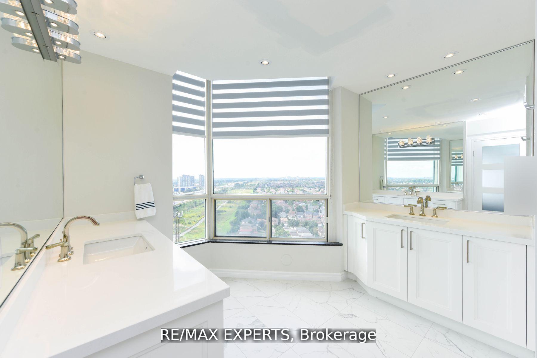 3 Bedrooms Condo at 4460 Tucana, Mississauga For sale