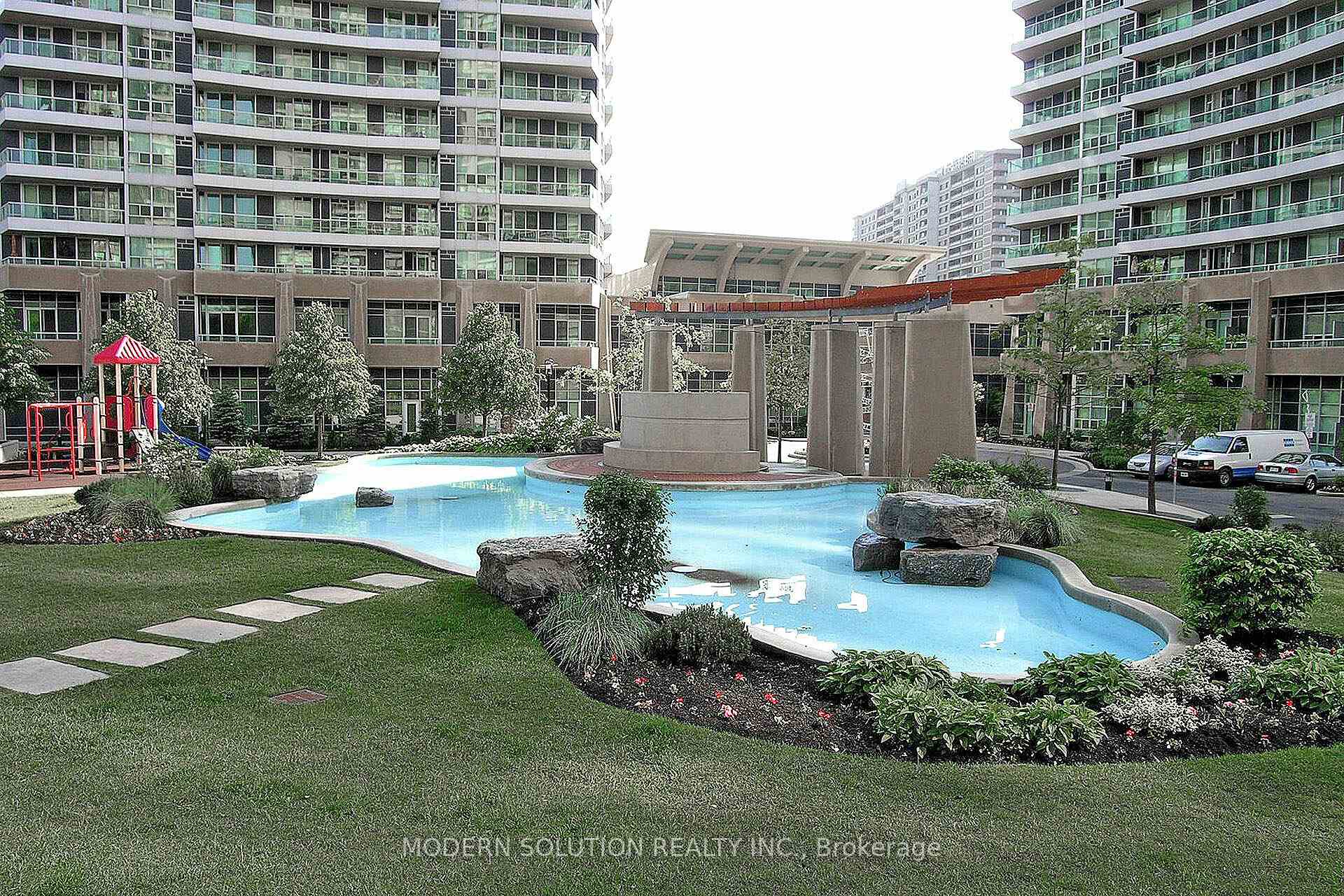2 Bedrooms Condo at 1 Elm, Mississauga For sale
