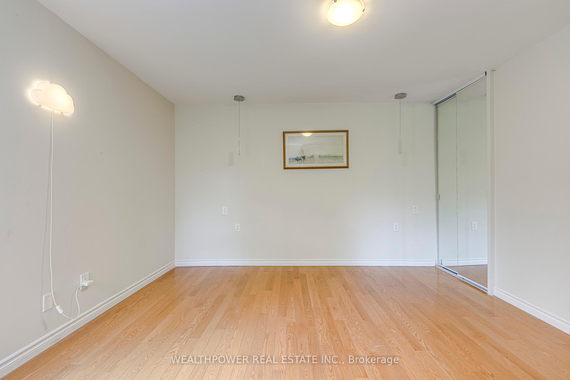 3 Bedrooms Condo at 1250 Marlborough, Oakville For sale