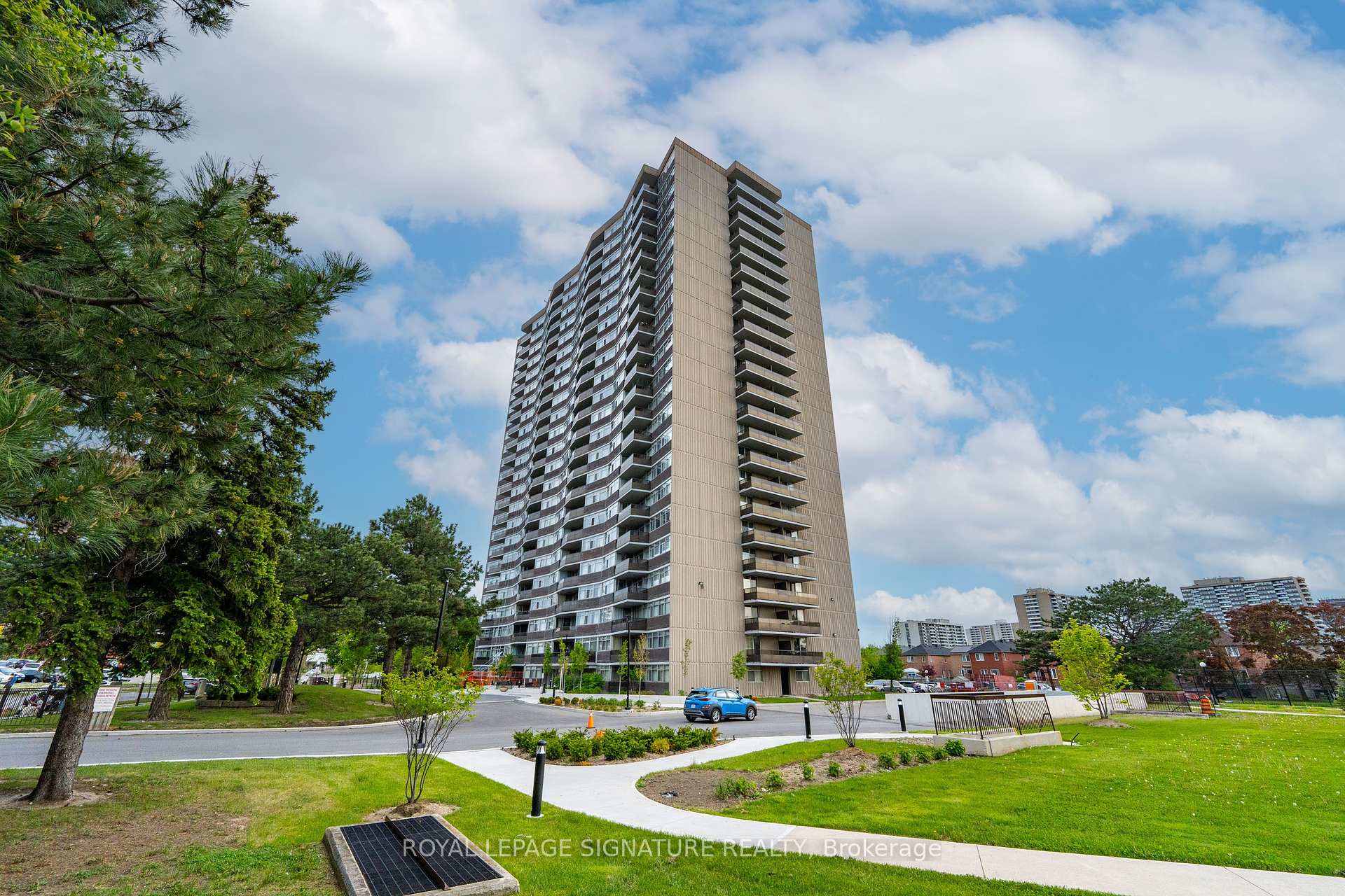 3 Bedrooms Condo at 3151 Bridletowne, Toronto For sale