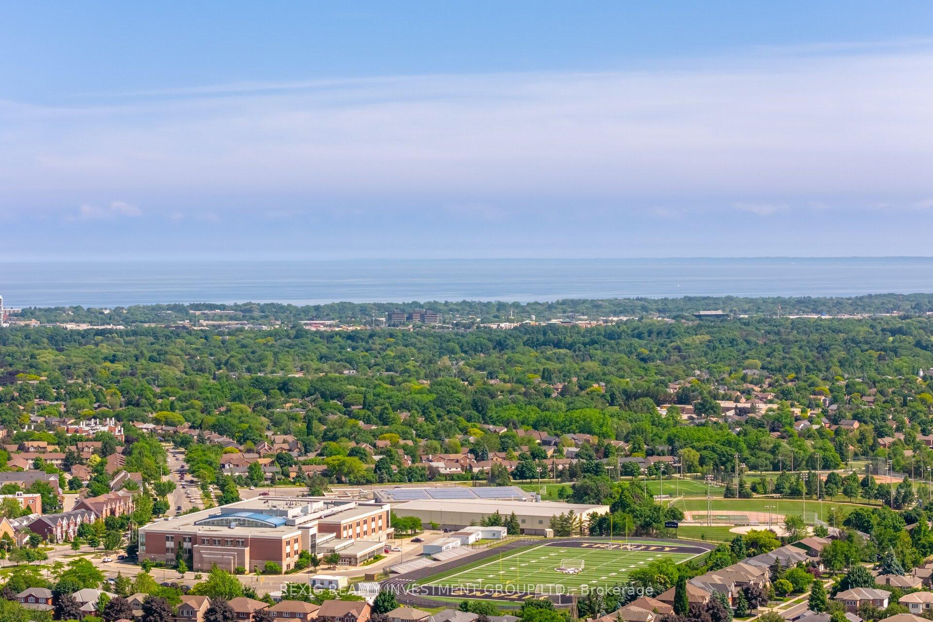 2 Bedrooms Condo at 95 DUNDAS, Oakville For sale