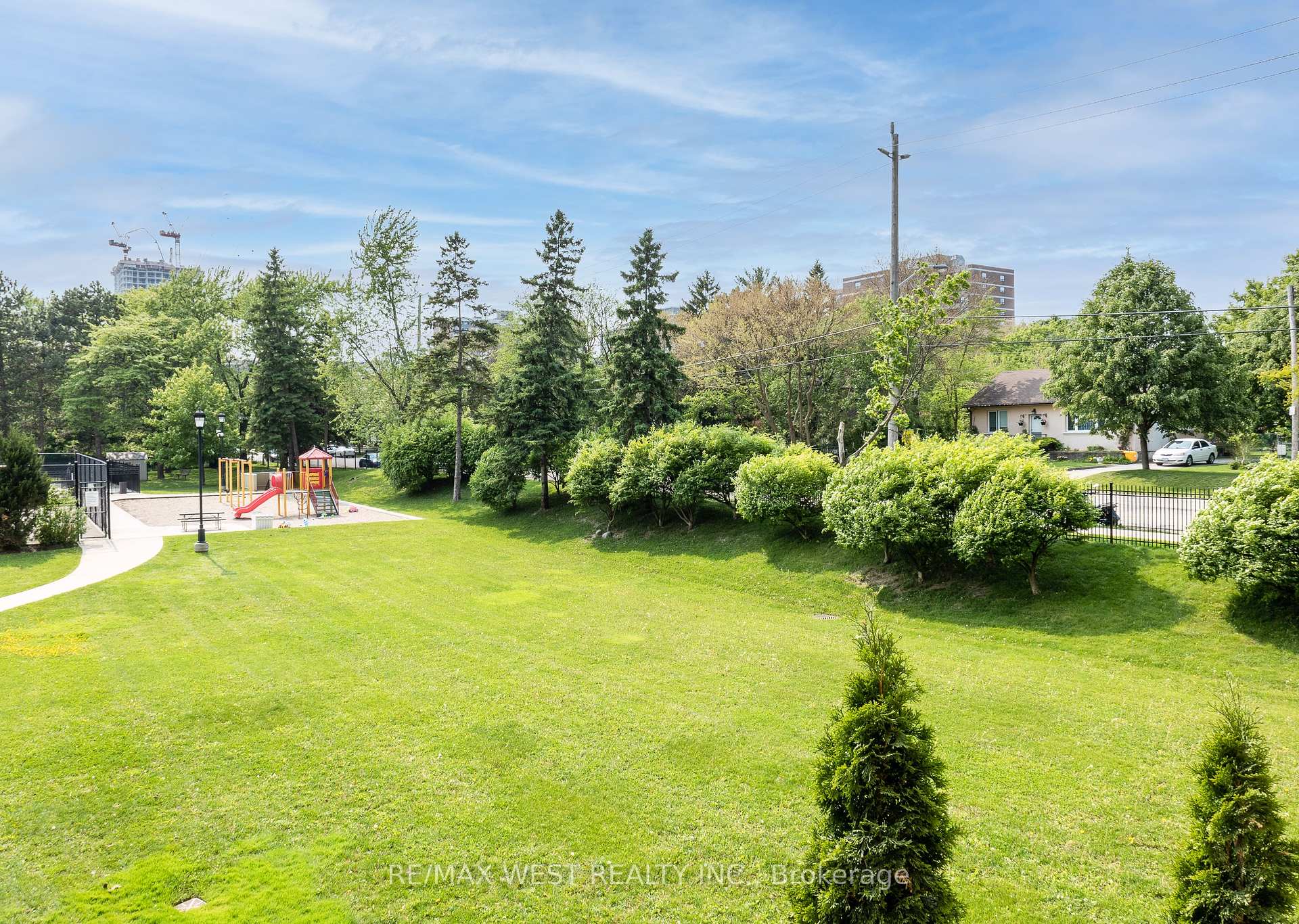 4 Bedrooms Condo at 61 Richview, Toronto For sale