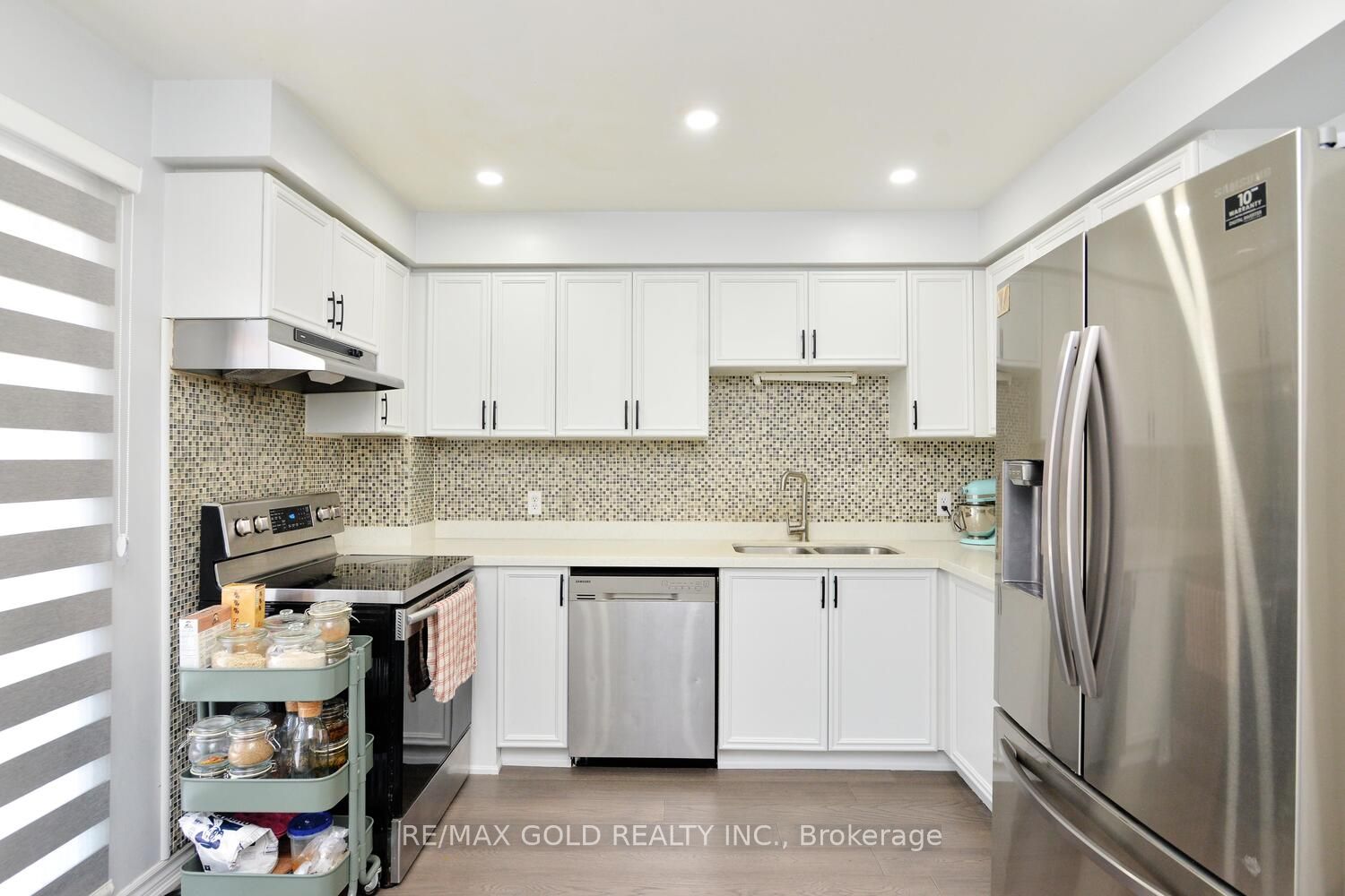 7 Lofty Pines Place