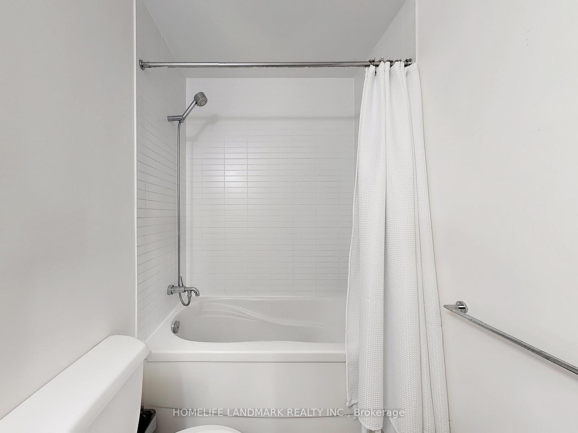 3 Bedrooms Condo at 110 Charles, Toronto For sale