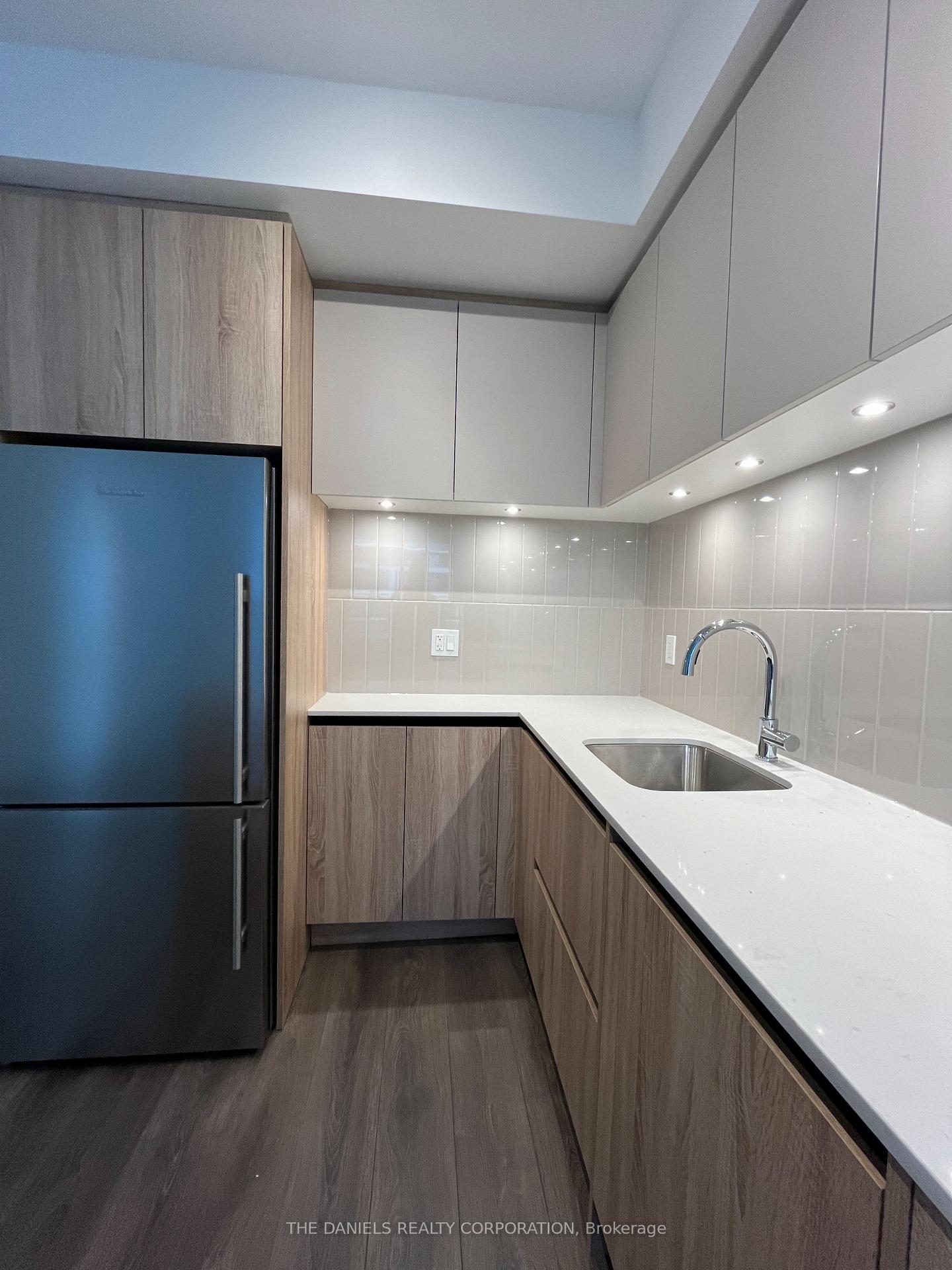 2 Bedrooms Condo at 8 Beverley Glen,  Vaughan For sale