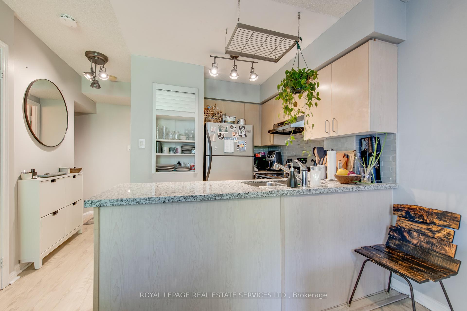 2 Bedrooms Condo at 29 canniff, Toronto For sale