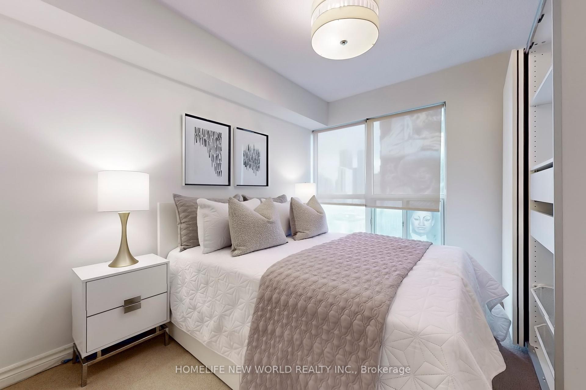 3 Bedrooms Condo at 7 Carlton, Toronto For sale