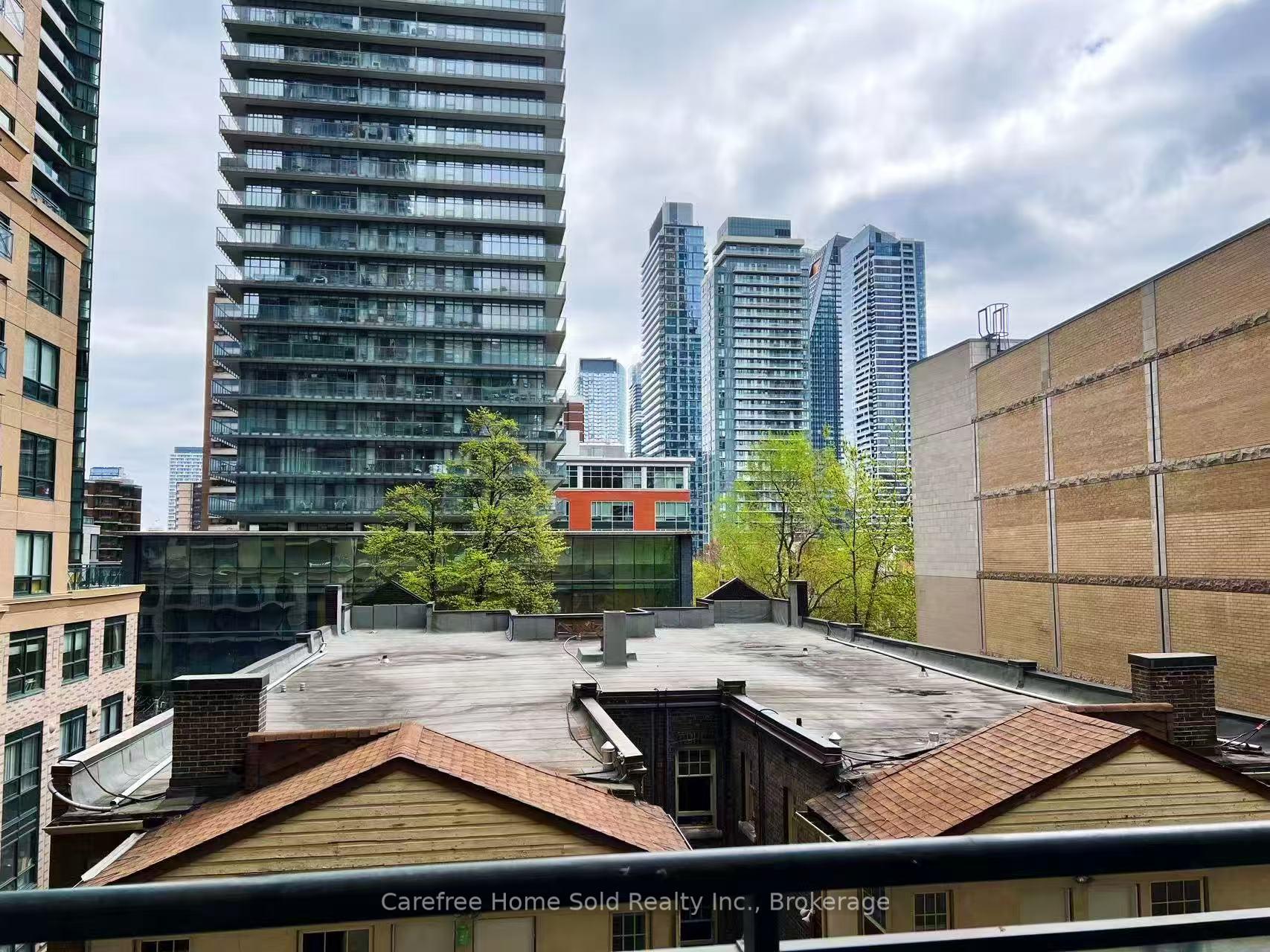 2 Bedrooms Condo at 35 Hayden, Toronto For sale