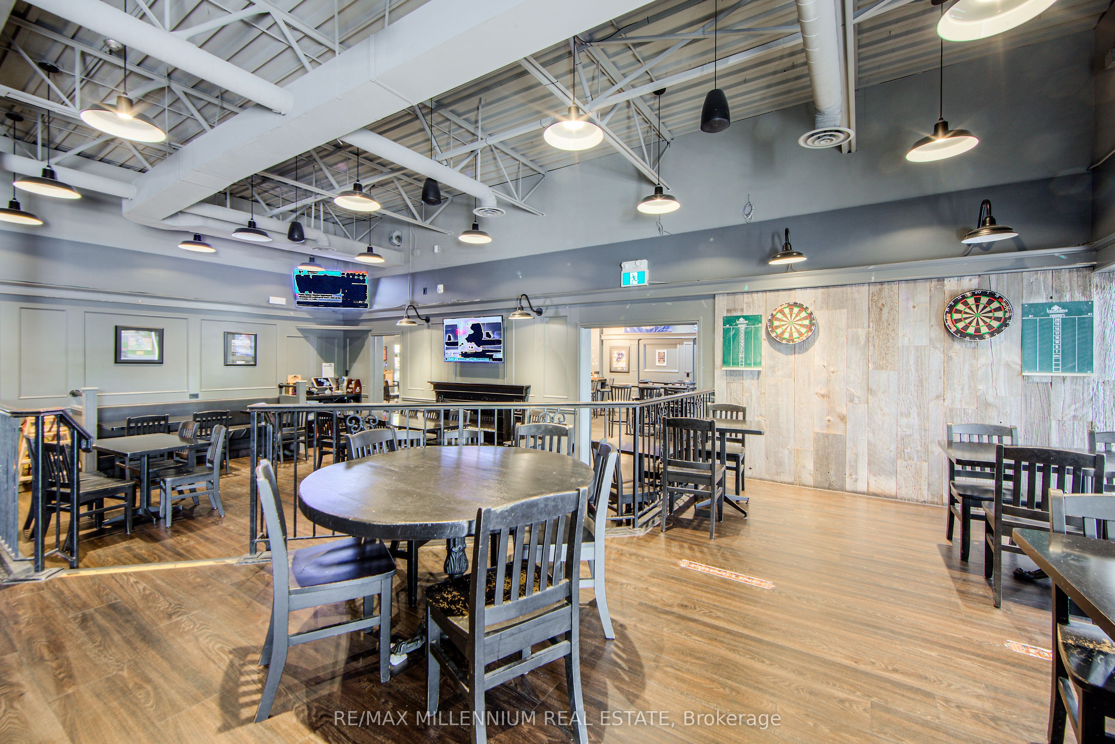 555 Rossland Road E
