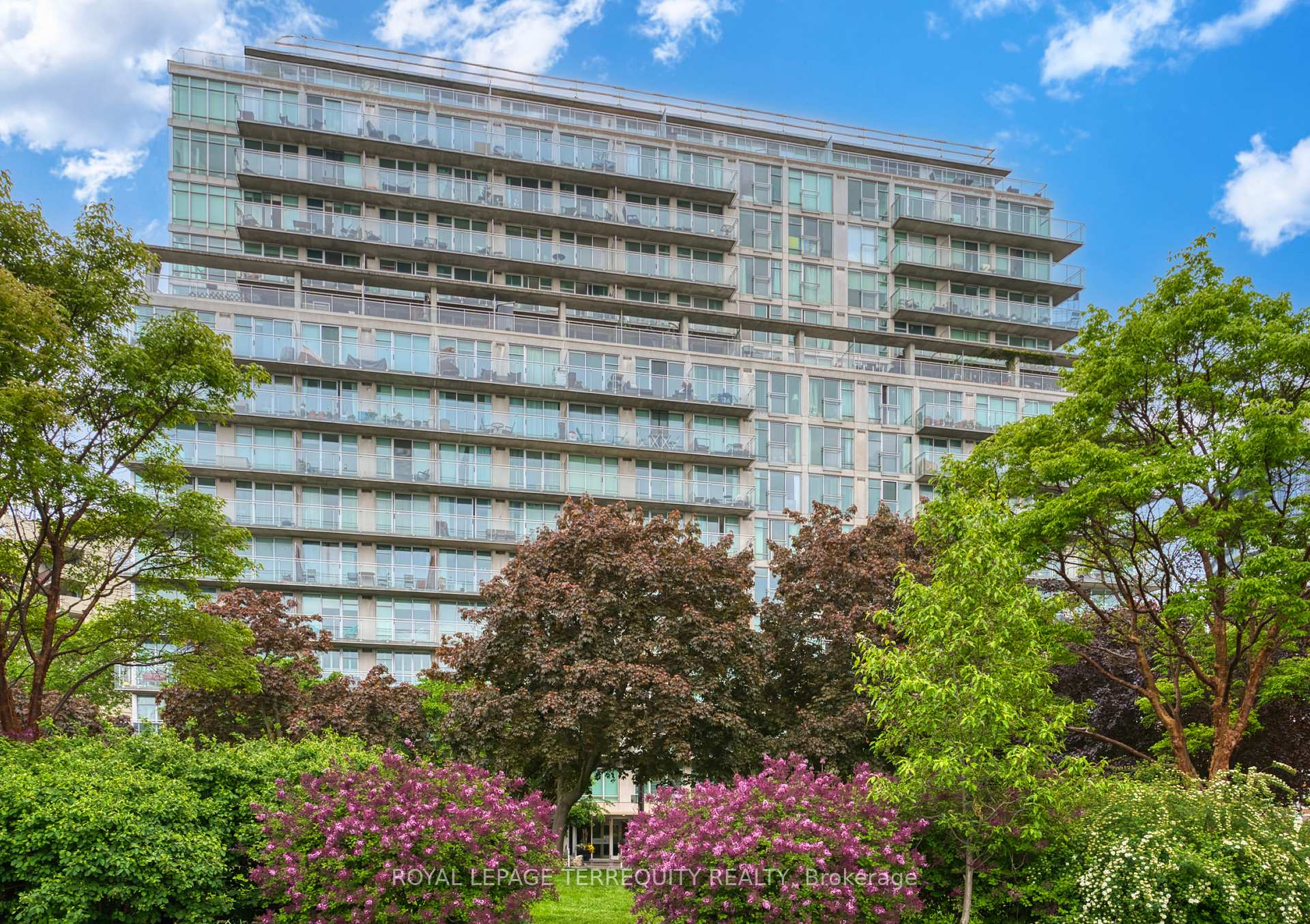 2 Bedrooms Condo at 650 Queens, Toronto For sale