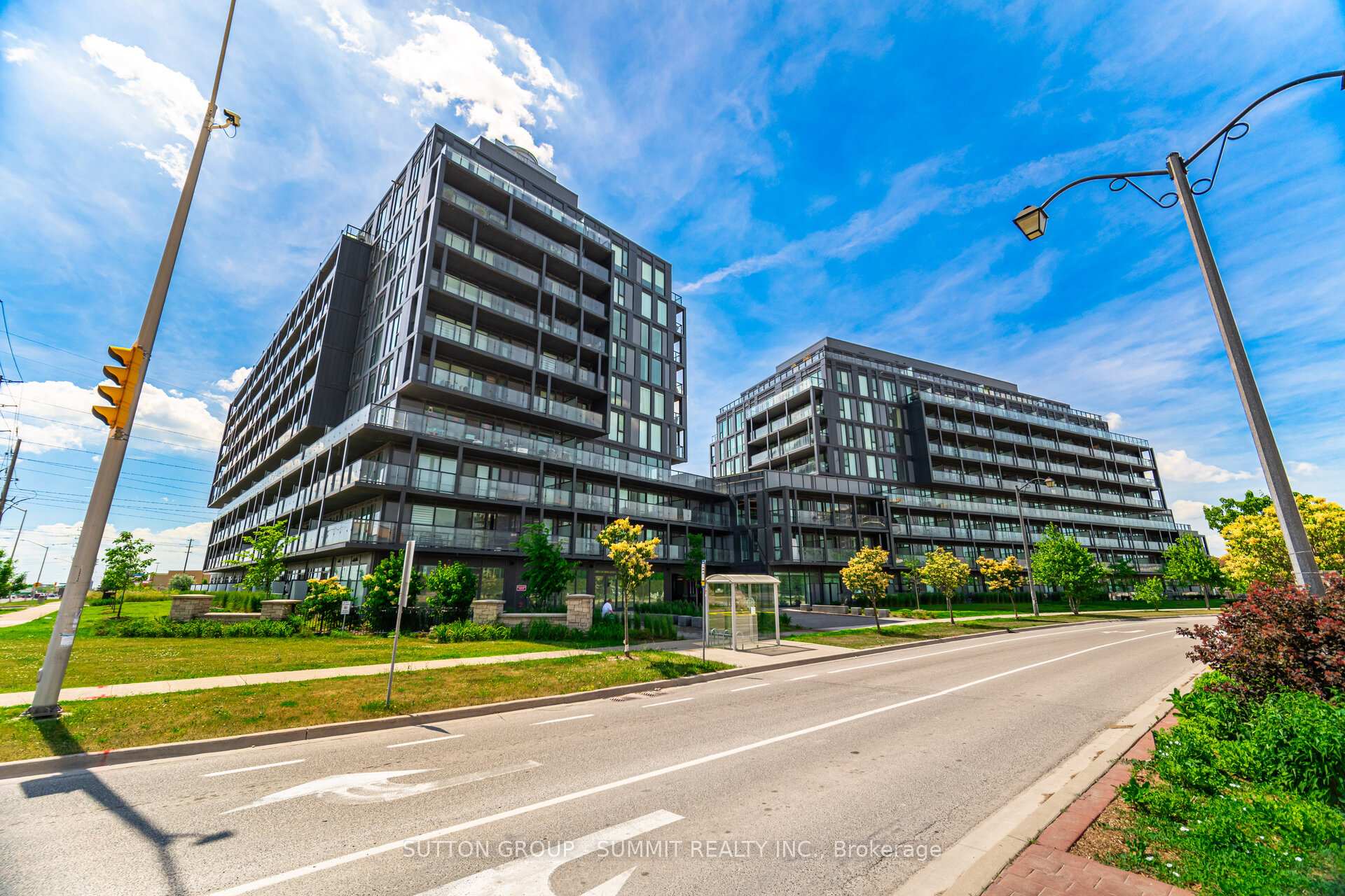 2 Bedrooms Condo at 3200 DAKOTA COMMON, Burlington For sale