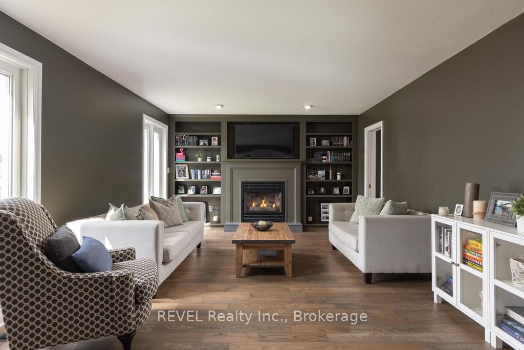 8042 Oakridge Drive