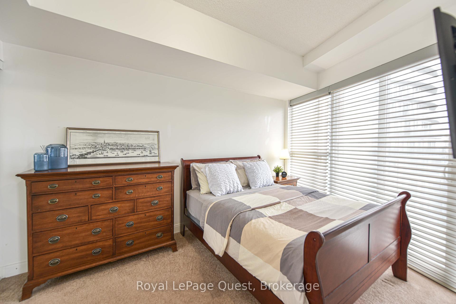 2 Bedrooms Condo at 50 Absolute, Mississauga For sale