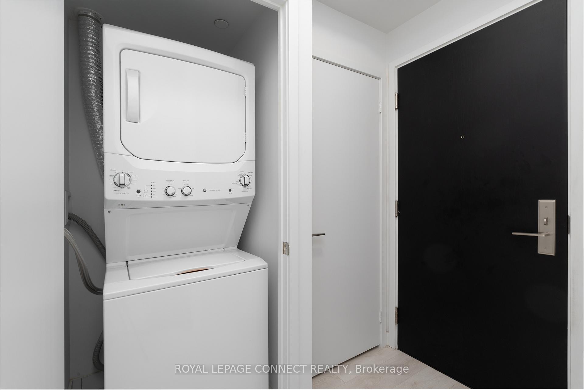 2 Bedrooms Condo at 8 Eglinton, Toronto For sale