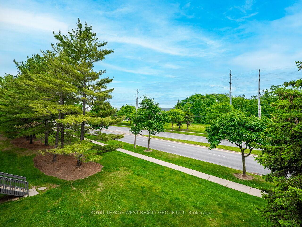 2 Bedrooms Condo at 2020 Cleaver, Burlington For sale