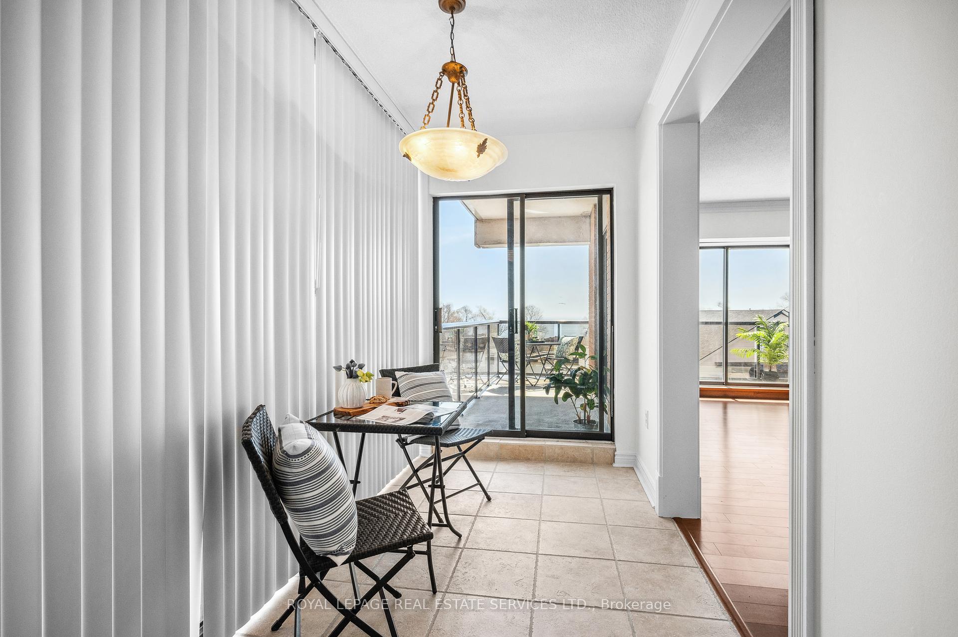 2 Bedrooms Condo at 102 Bronte,  Oakville For sale