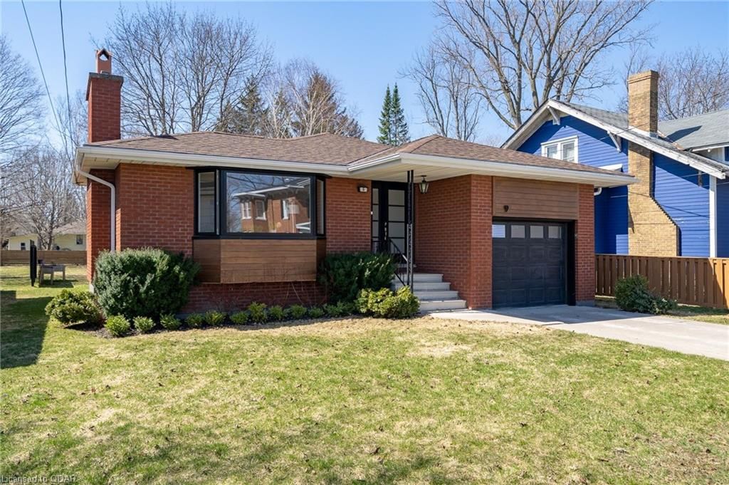 9 MAPLE Avenue Prince Edward County Ontario K0K 2T0