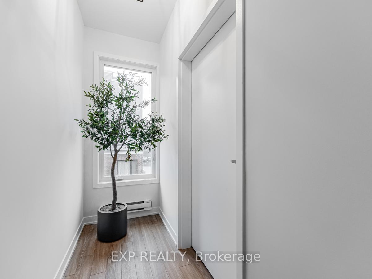 2 Bedrooms Condo at 3409 Ridgeway,  Mississauga For sale