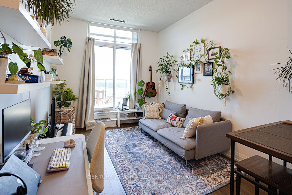 7161 Yonge