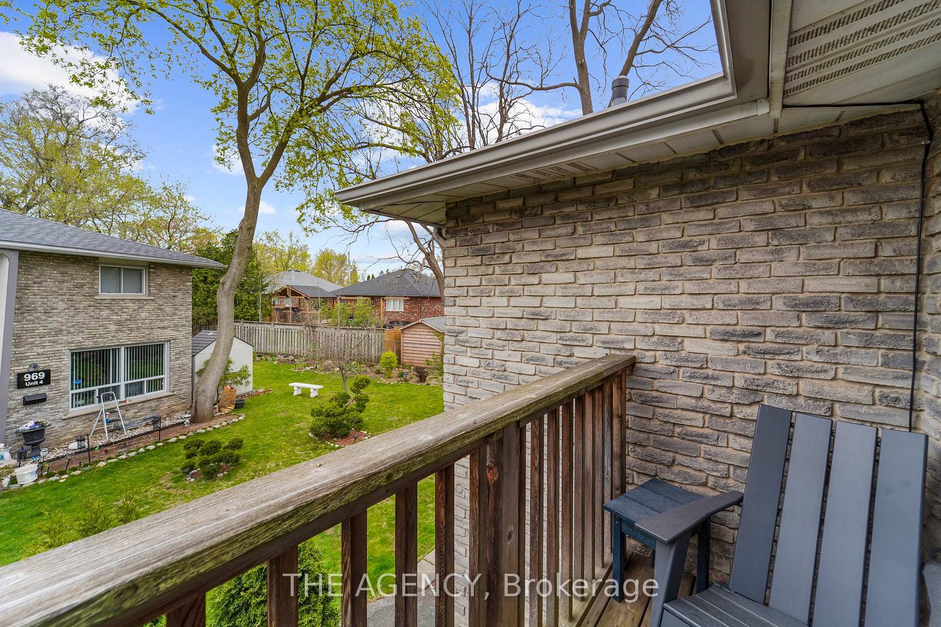 3 Bedrooms Condo at 965 Francis, Burlington For sale