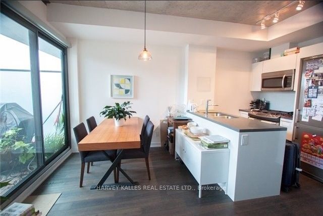 319 Carlaw Avenue, #512