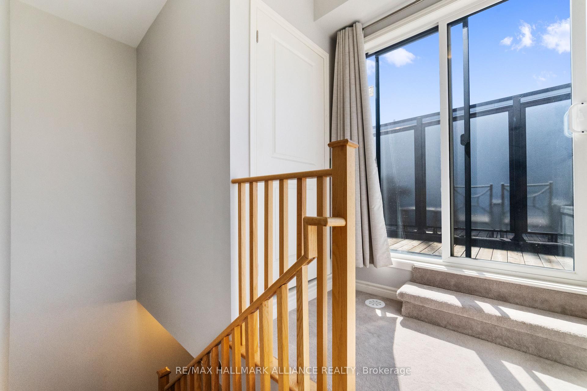 3 Bedrooms Condo at 1150 Stroud, Mississauga For sale