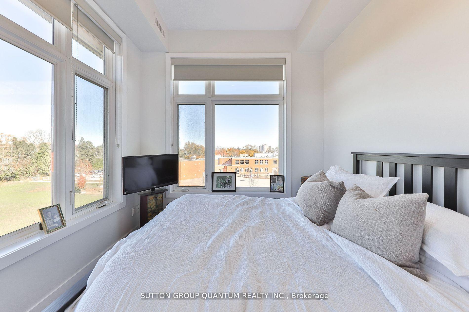 2 Bedrooms Condo at 457 Plains, Burlington For sale
