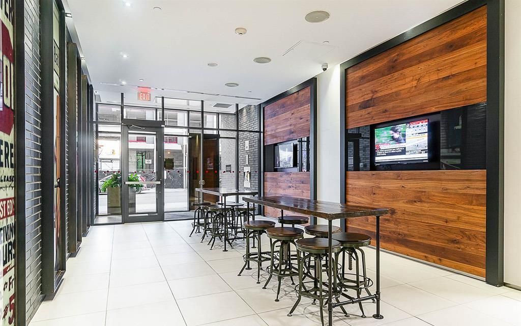 783 Bathurst Street 413