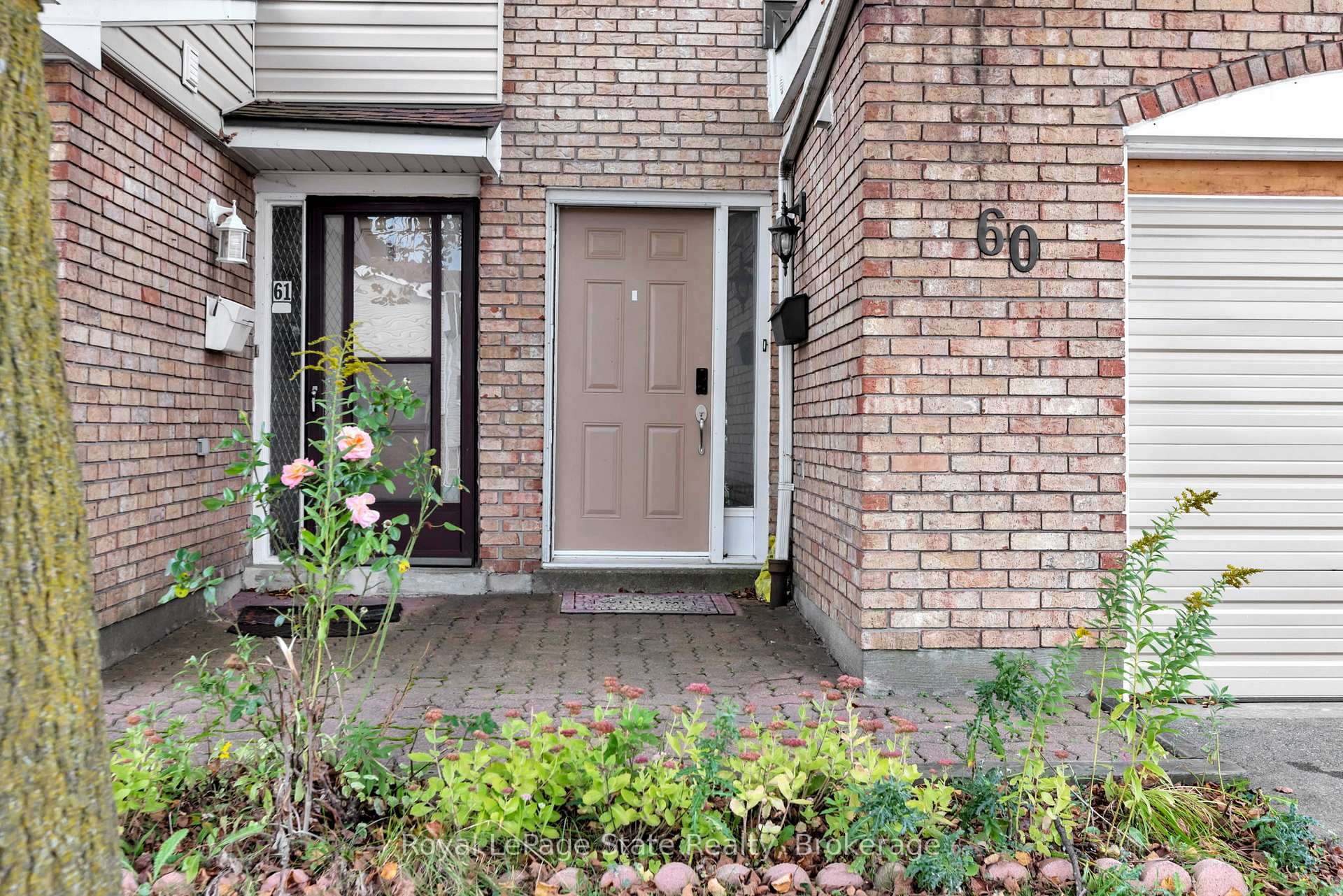 3 Bedrooms Condo at 11 Harrisford, Hamilton For sale
