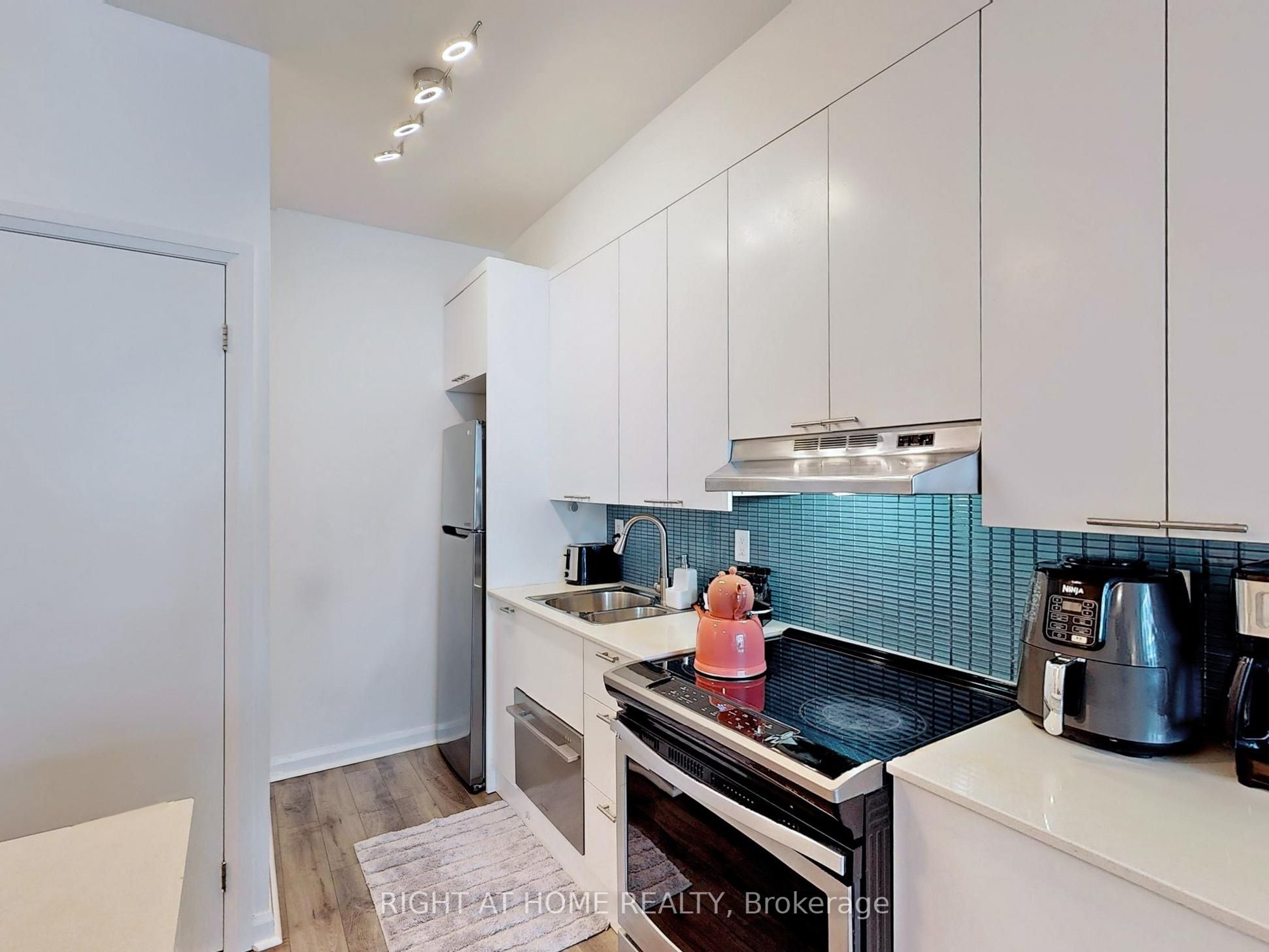 111 Elizabeth Street, #1702