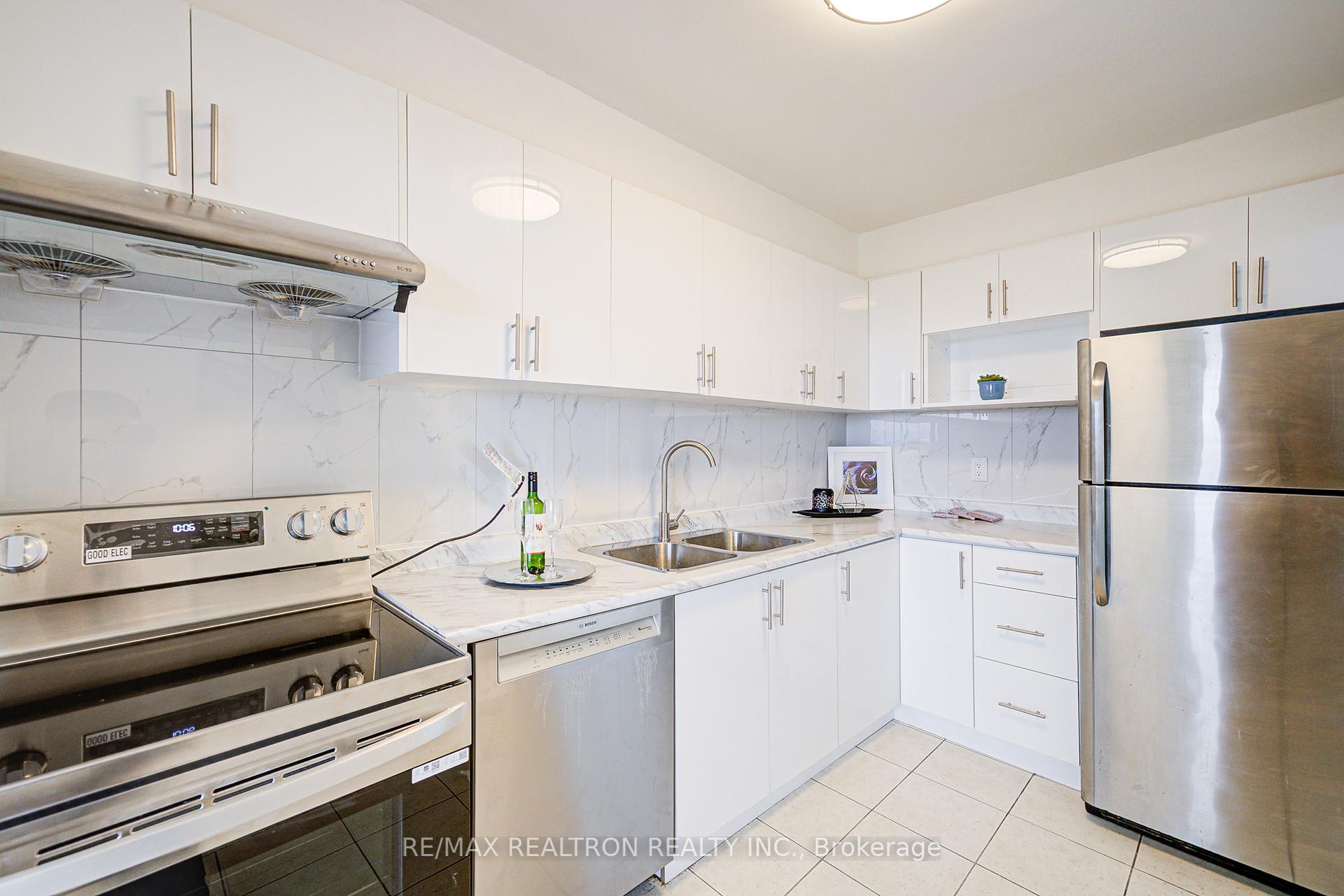 2 Bedrooms Condo at 5 Massey, Toronto For sale