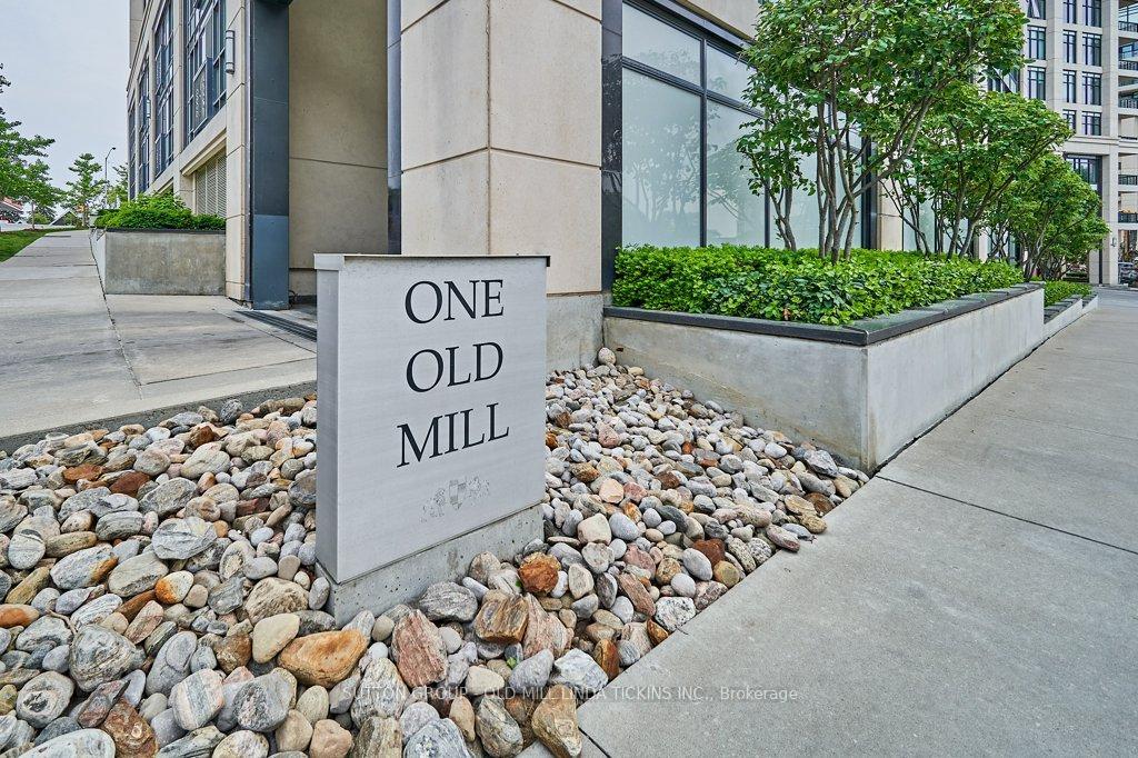 3 Bedrooms Condo at 1 Old Mill, Toronto For sale