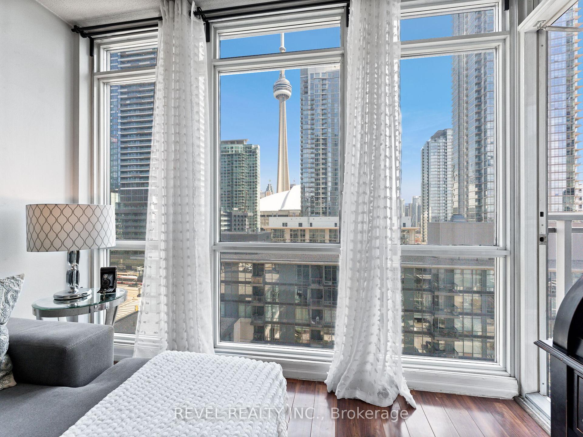 2 Bedrooms Condo at 15 Fort York, Toronto For sale