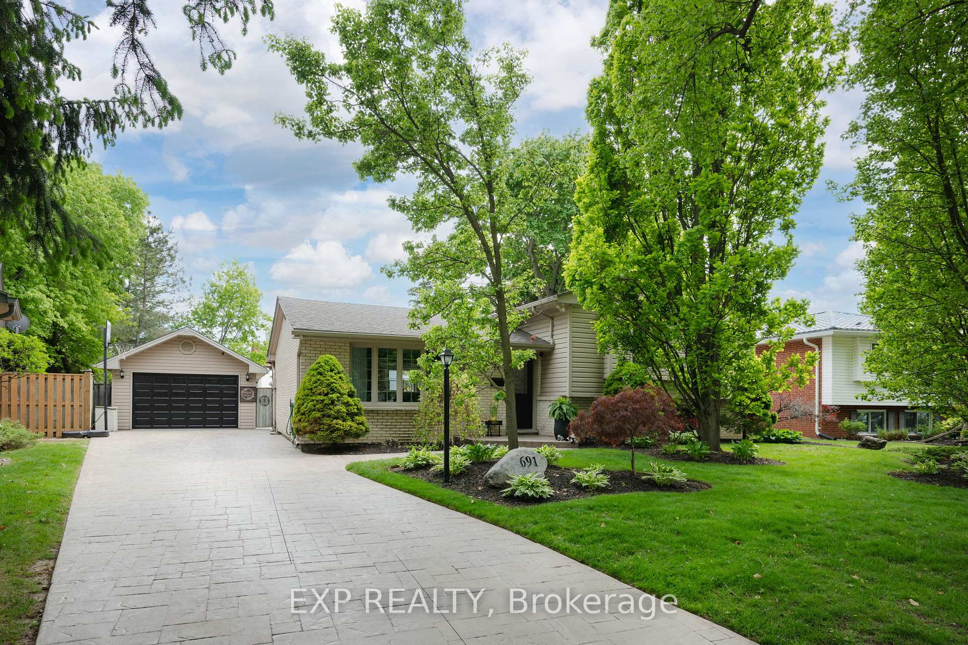 691 Algoma Avenue, London North, ON N5X 1W4