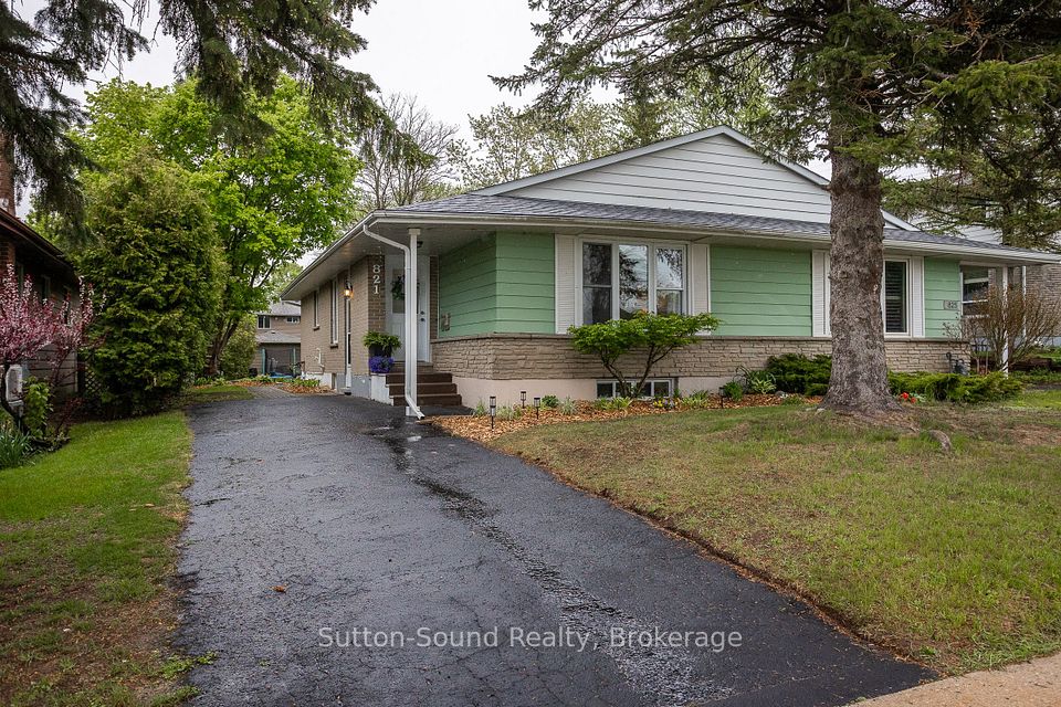 821 Gustavus