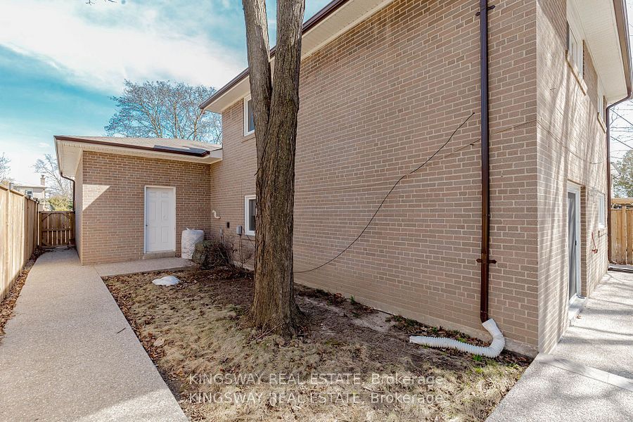 1395 Tyneburn Crescent