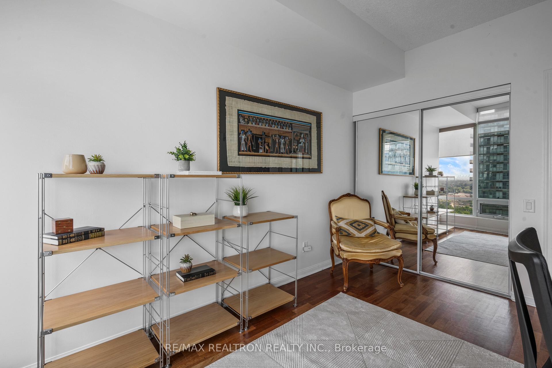 2 Bedrooms Condo at 15 Windermere, Toronto For sale