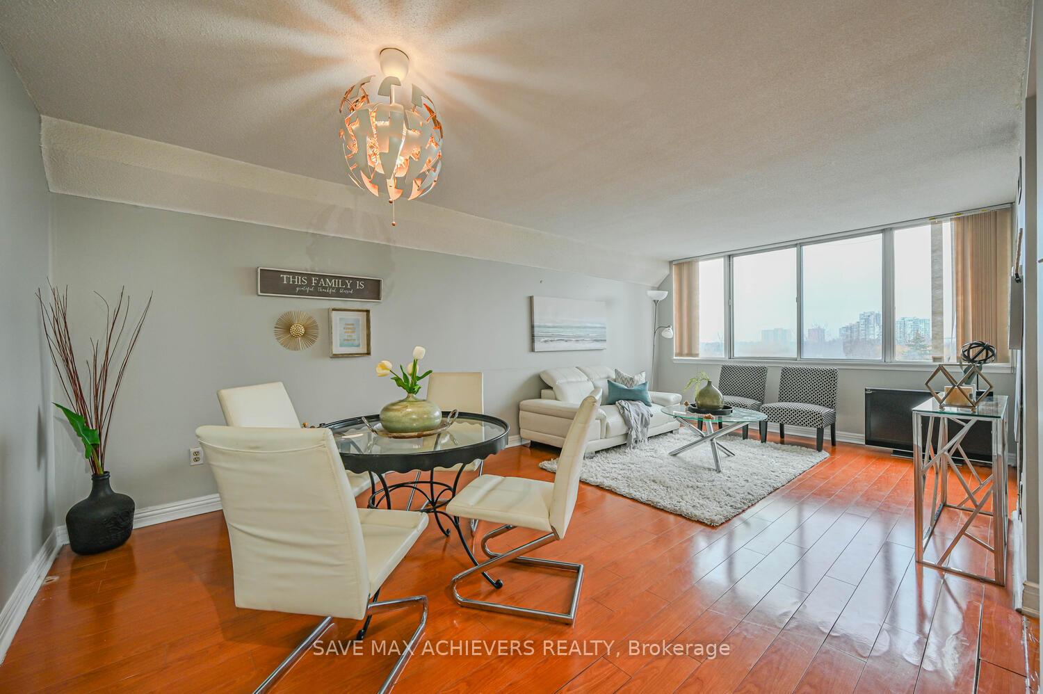 3 Bedrooms Condo at 21 Markbrook, Toronto For sale