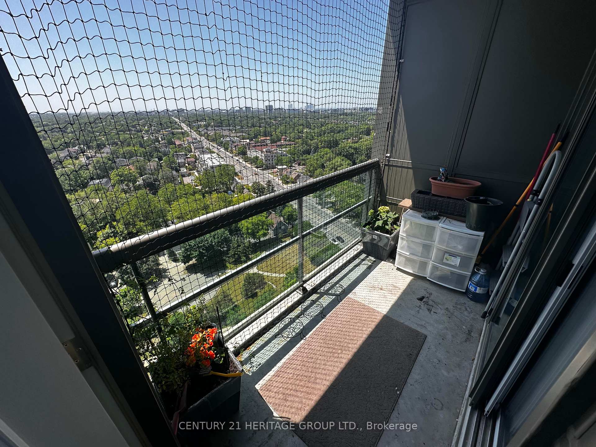 1 Bedroom Condo at 509 Beecroft, Toronto For sale