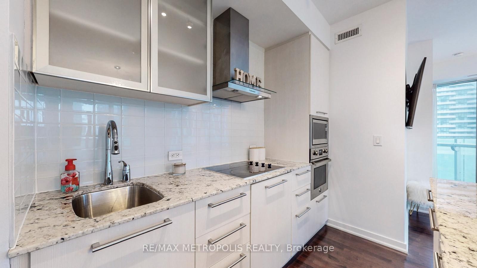 2 Bedrooms Condo at 12 York,  Toronto For sale