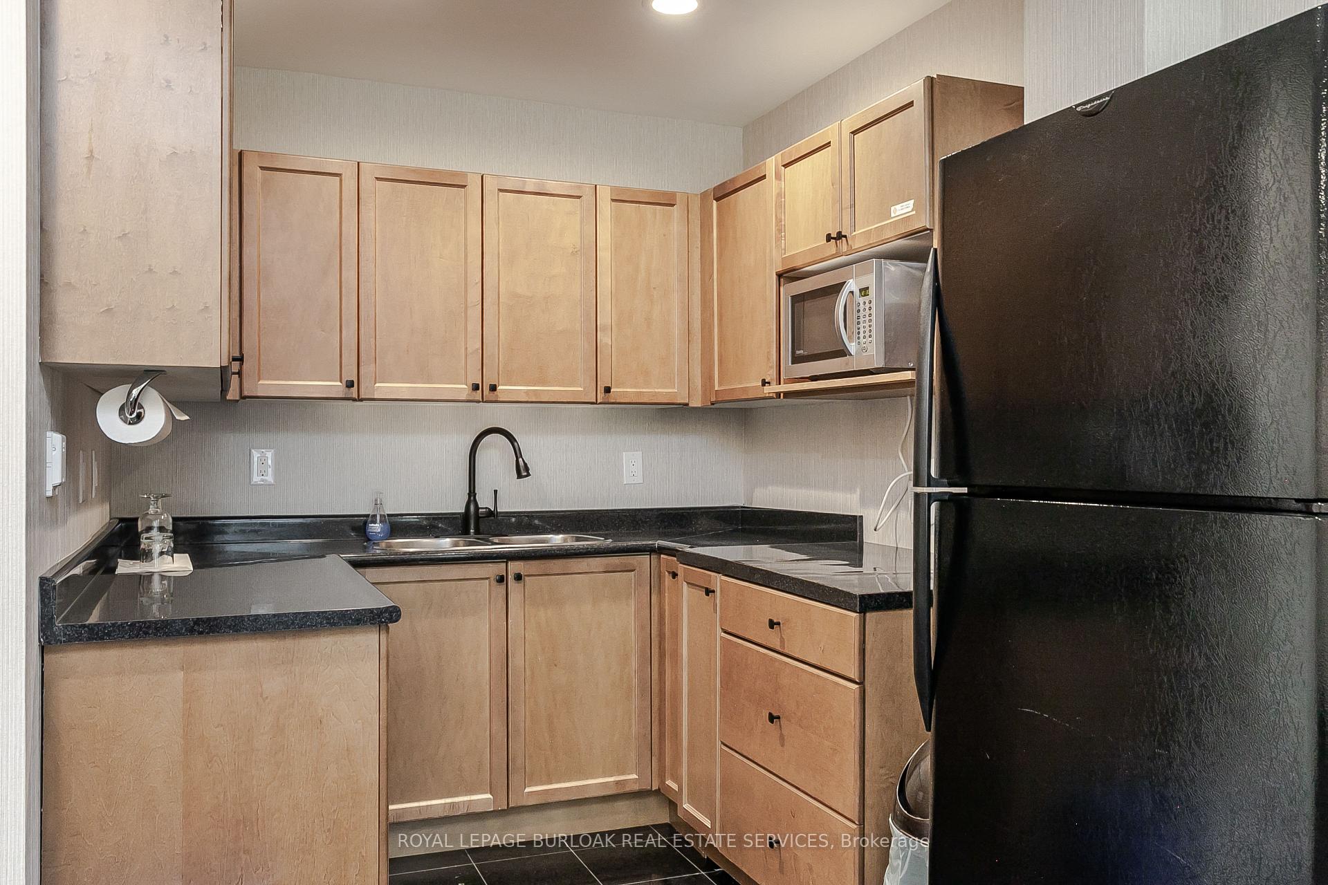 2 Bedrooms Condo at 2085 Amherst Heights, Burlington For sale