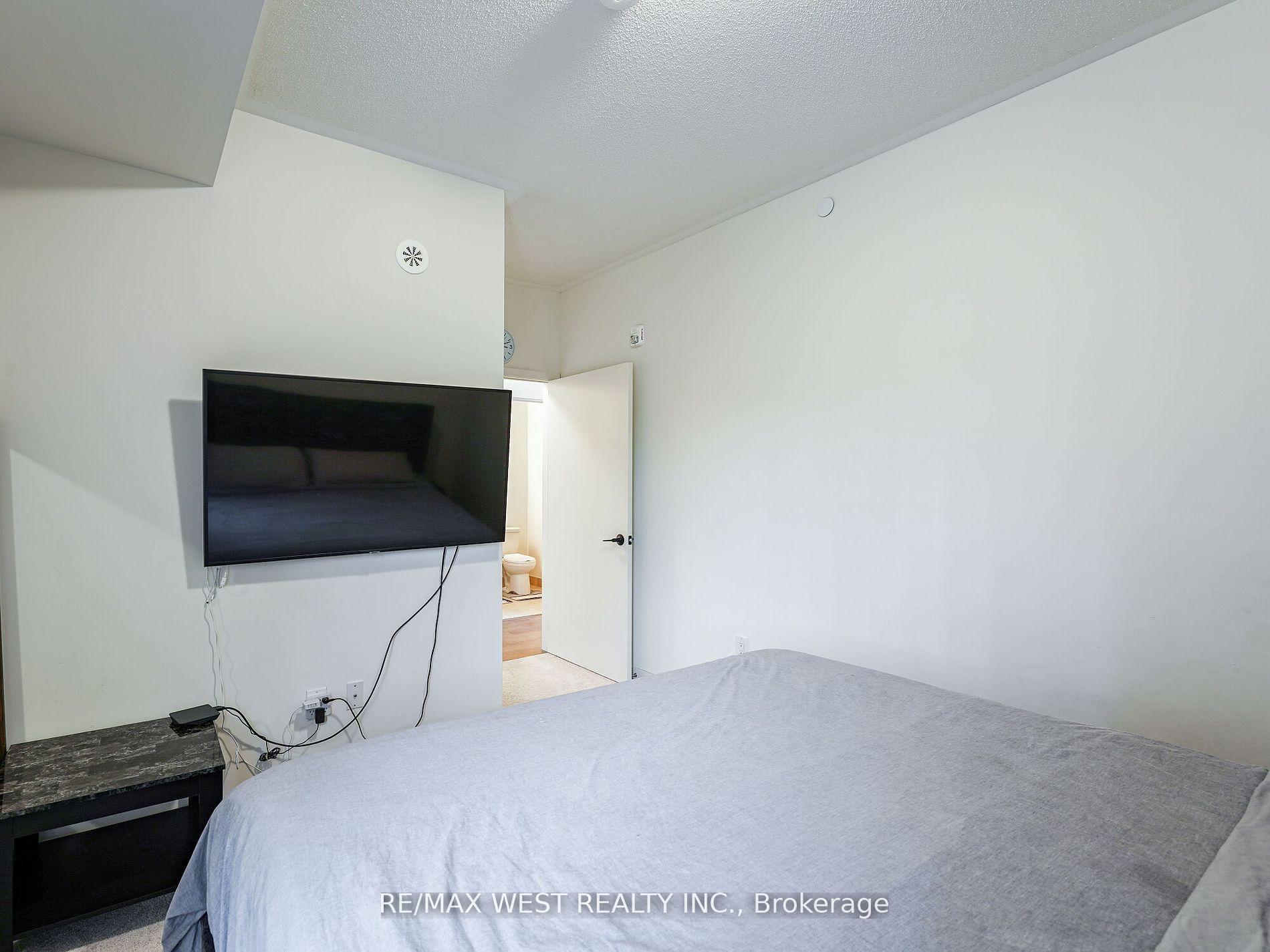 2 Bedrooms Condo at 5131 Sheppard, Toronto For sale